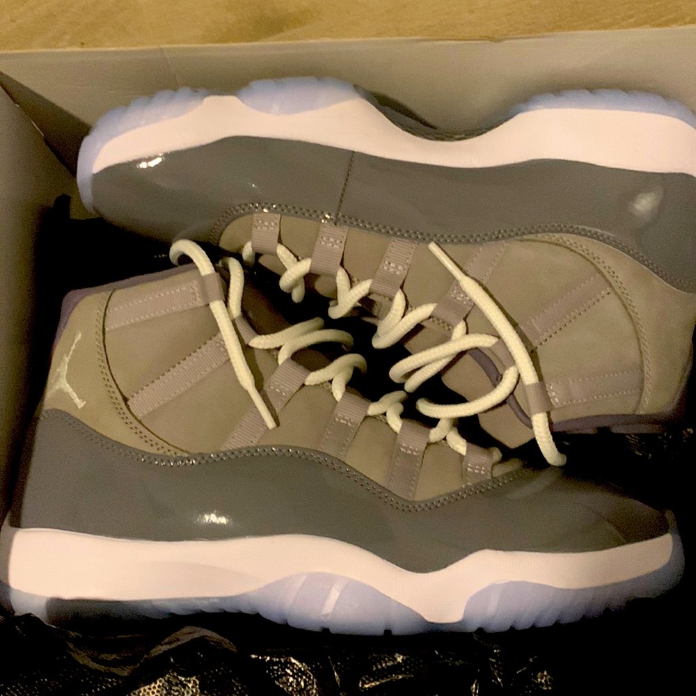 Jordan 11 cool grays, size 10